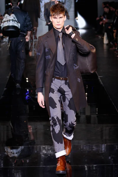 Look 39